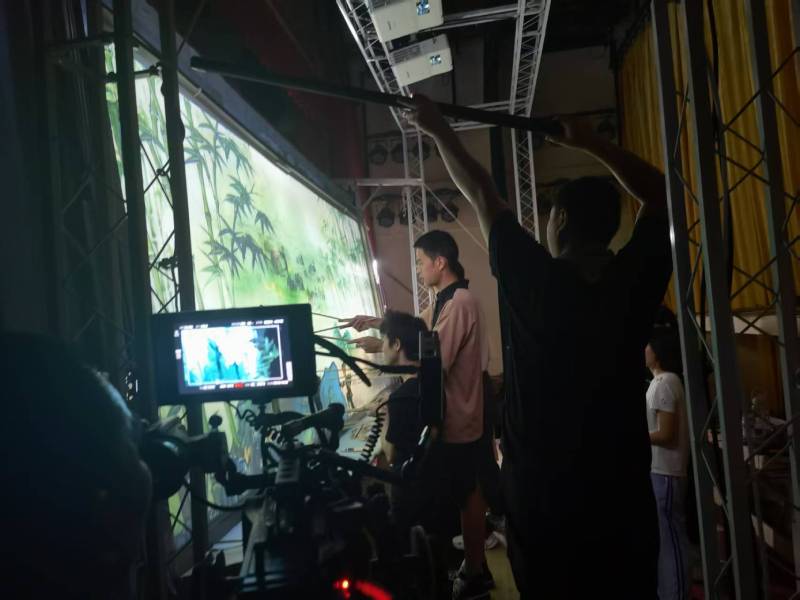 德阳TVC拍摄公司：美妆时尚造梦师，雕琢细节中的高级质感